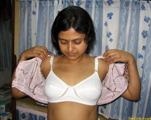 Abitha Aunty_34.jpg Cute Abitha Aunty Saree Candid Panties and Nudes